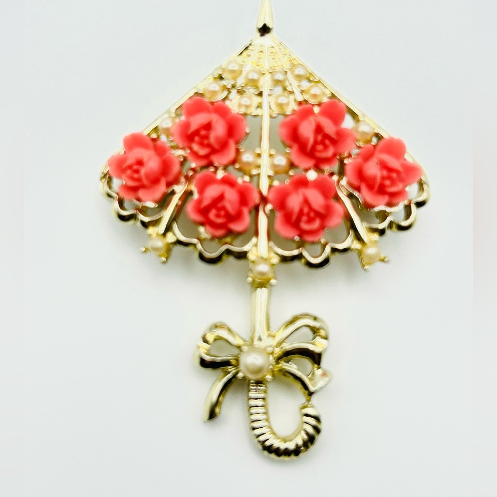 Vintage Retro MCM Gold Tone umbrella parasol with rose accents Brooch Pin